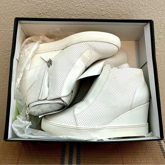 MIA Christi Wedge Faux Leather Sneakers, White Size 7 - Picture 2 of 10